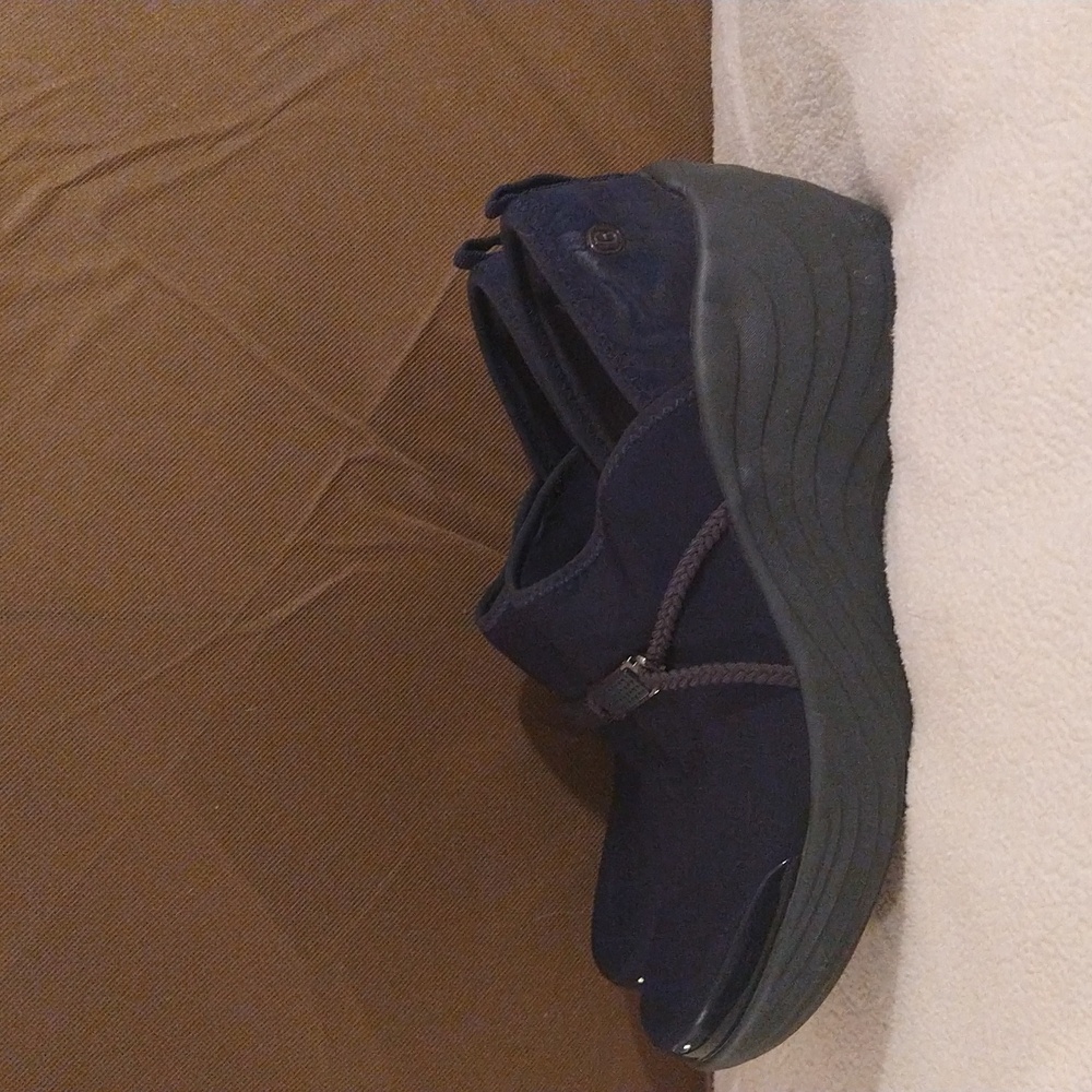 Bzees Soft Upper Shoes View 3